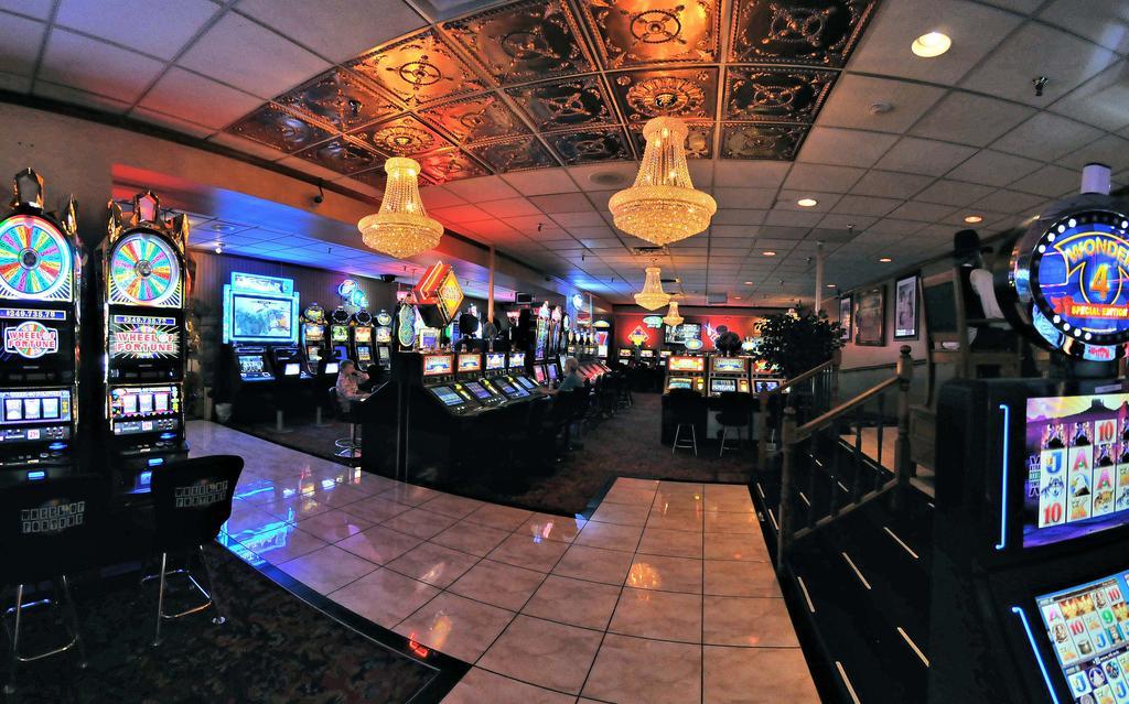 Prospector Hotel & Casino Ийли Екстериор снимка