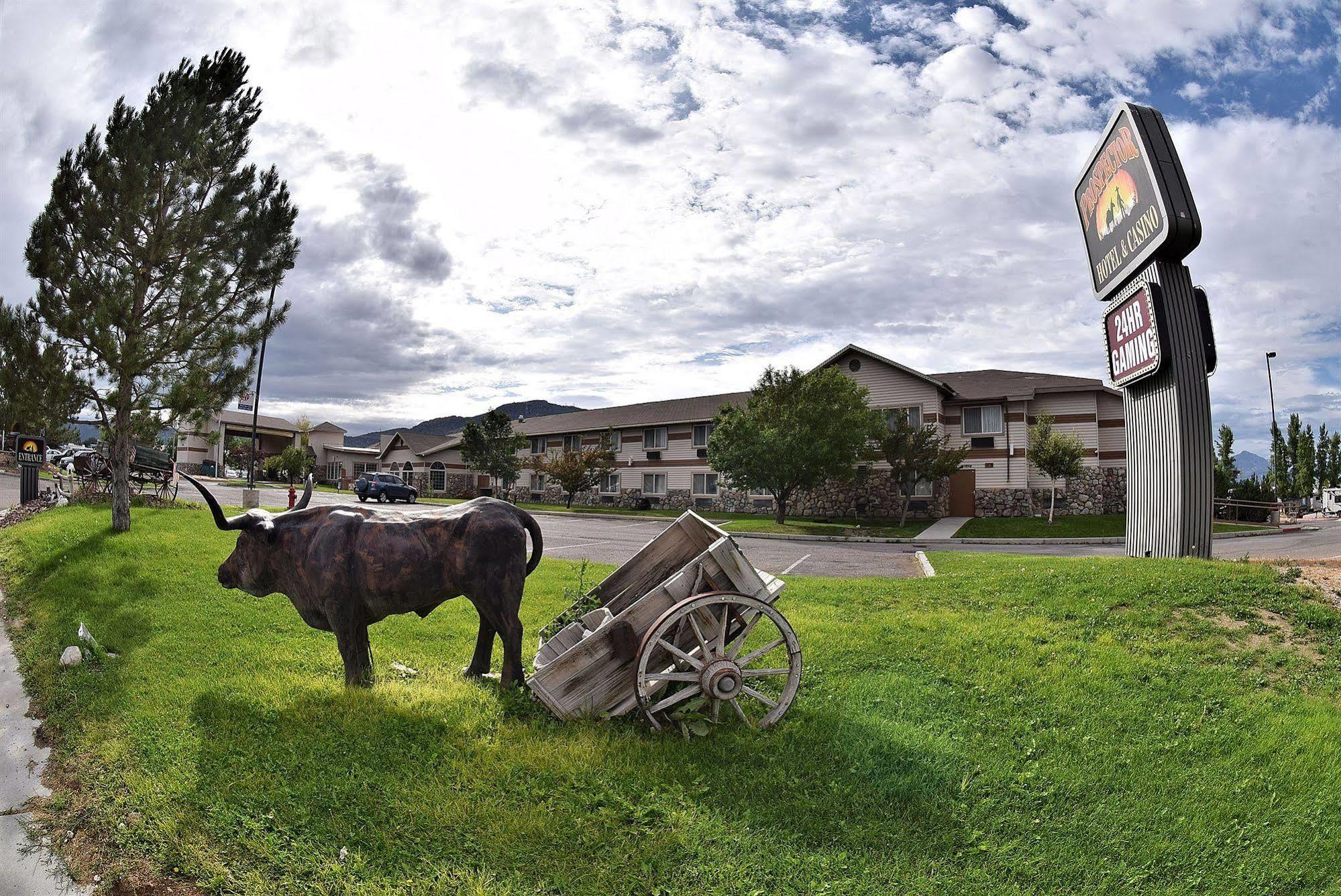 Prospector Hotel & Casino Ийли Екстериор снимка