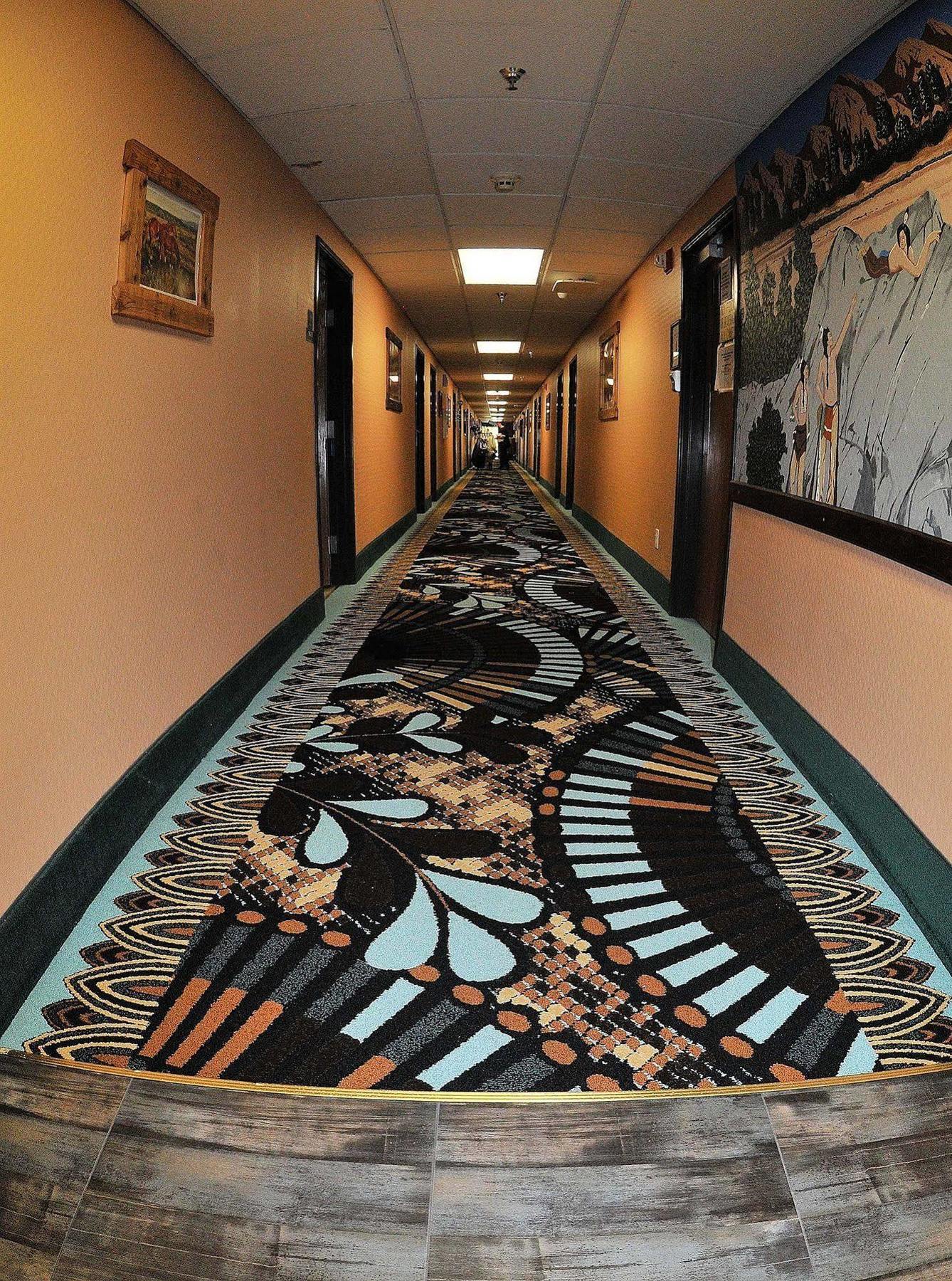 Prospector Hotel & Casino Ийли Екстериор снимка